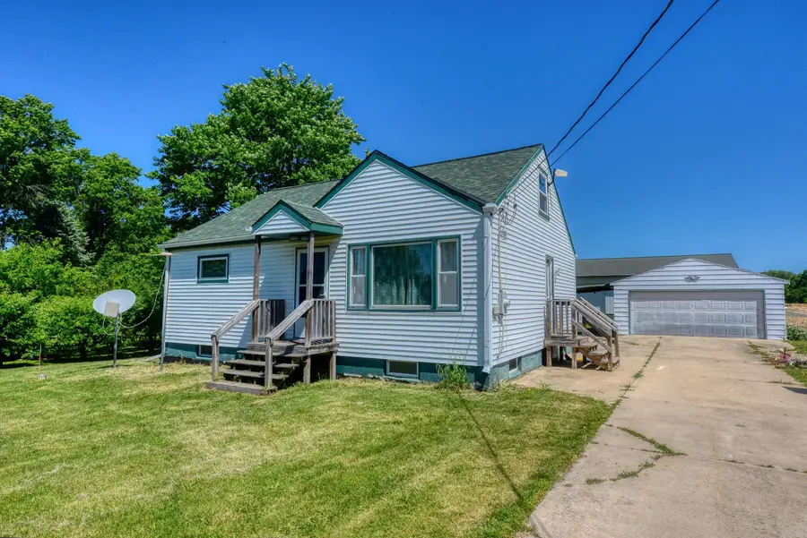 761 W Warren Woods Road, Galien, MI 49113 - #2