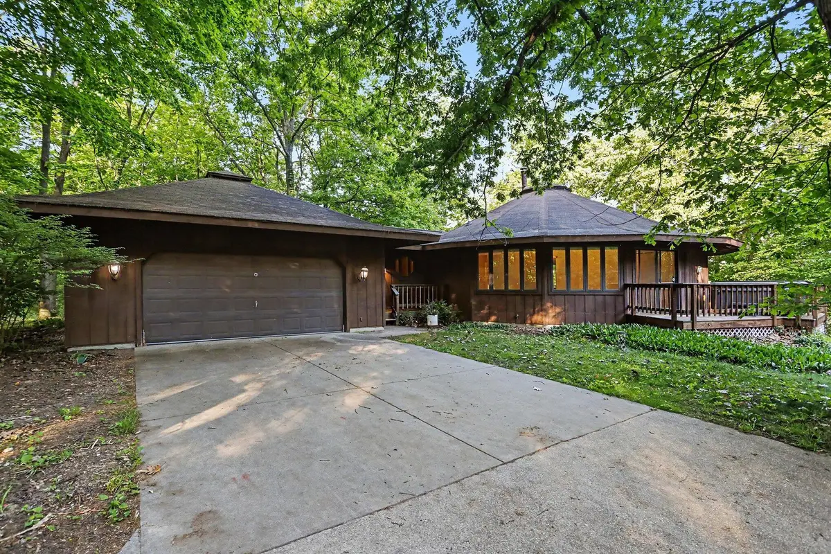 7306 N 37th Street, Richland, MI 49083 - #1