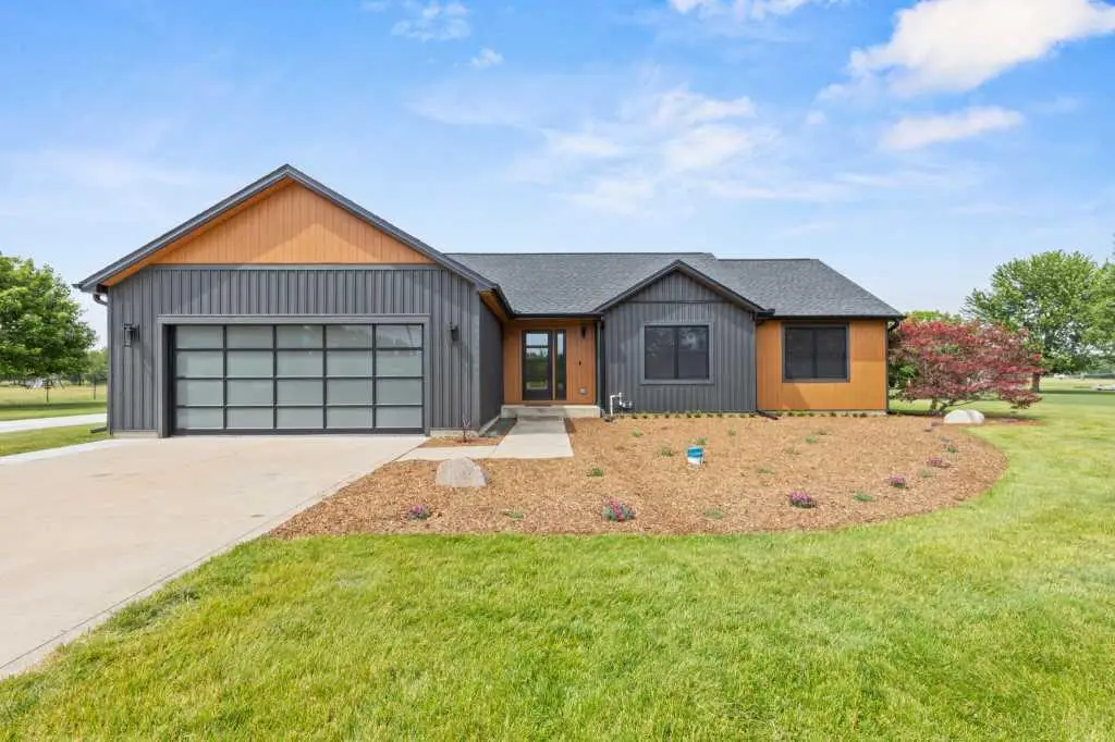 20872 State Line Road, Edwardsburg, MI 49112 - #1