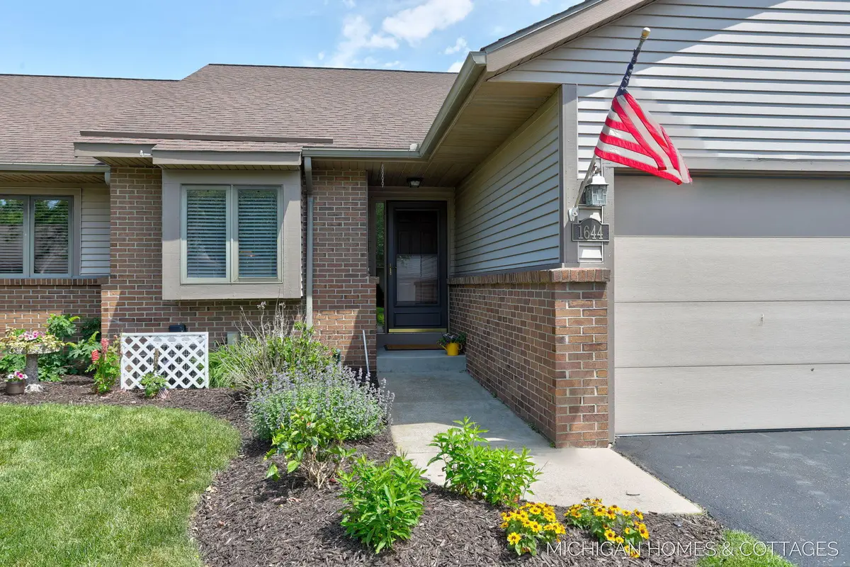 1644 Lakeview Drive, Zeeland, MI 49464 - #1