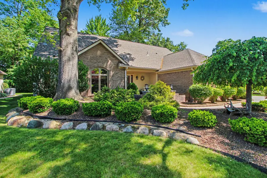 14017 Towering Oaks Drive, Utica, MI 48315 - #2