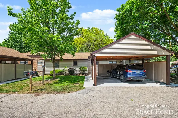 2631 Chatham Woods Drive Se, Grand Rapids, MI 49546