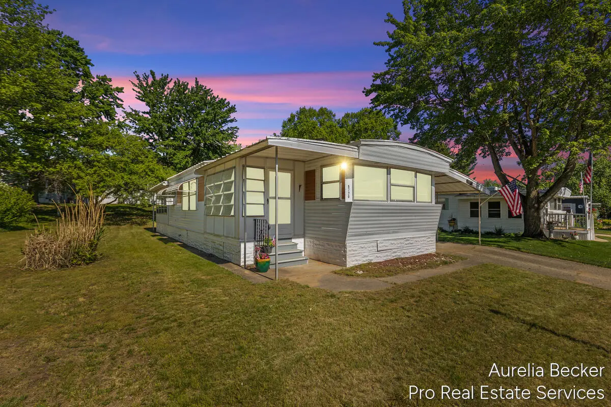 5720 Manistee Drive Ne, Belmont, MI 49306 - #1