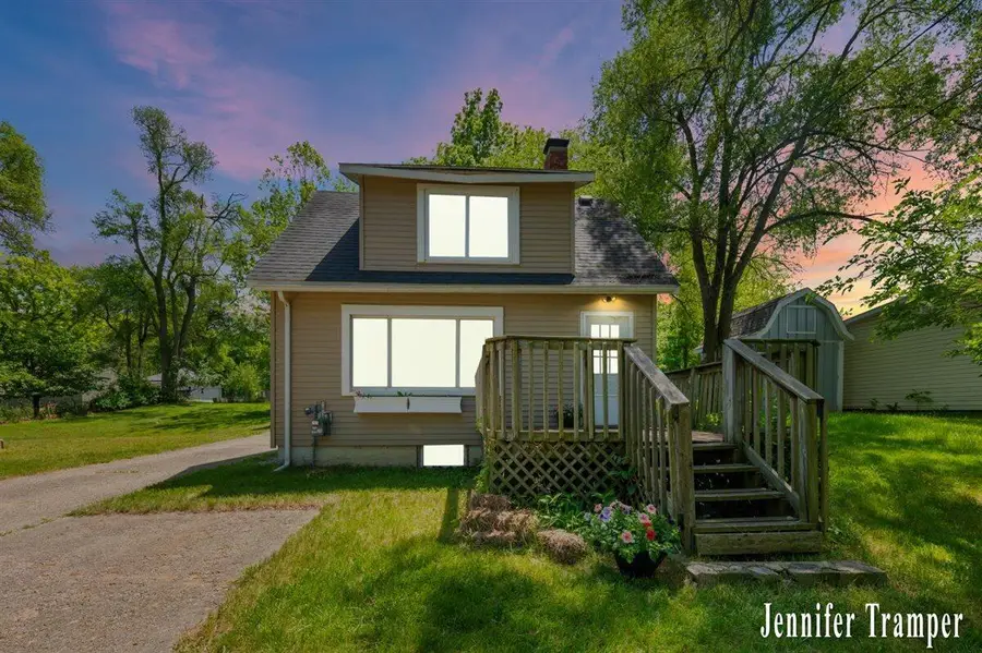 509 E Fairplains Street, Greenville, MI 48838 - #3