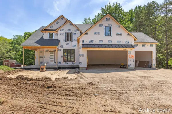 8234 Cascade Road Se, Ada, MI 49301