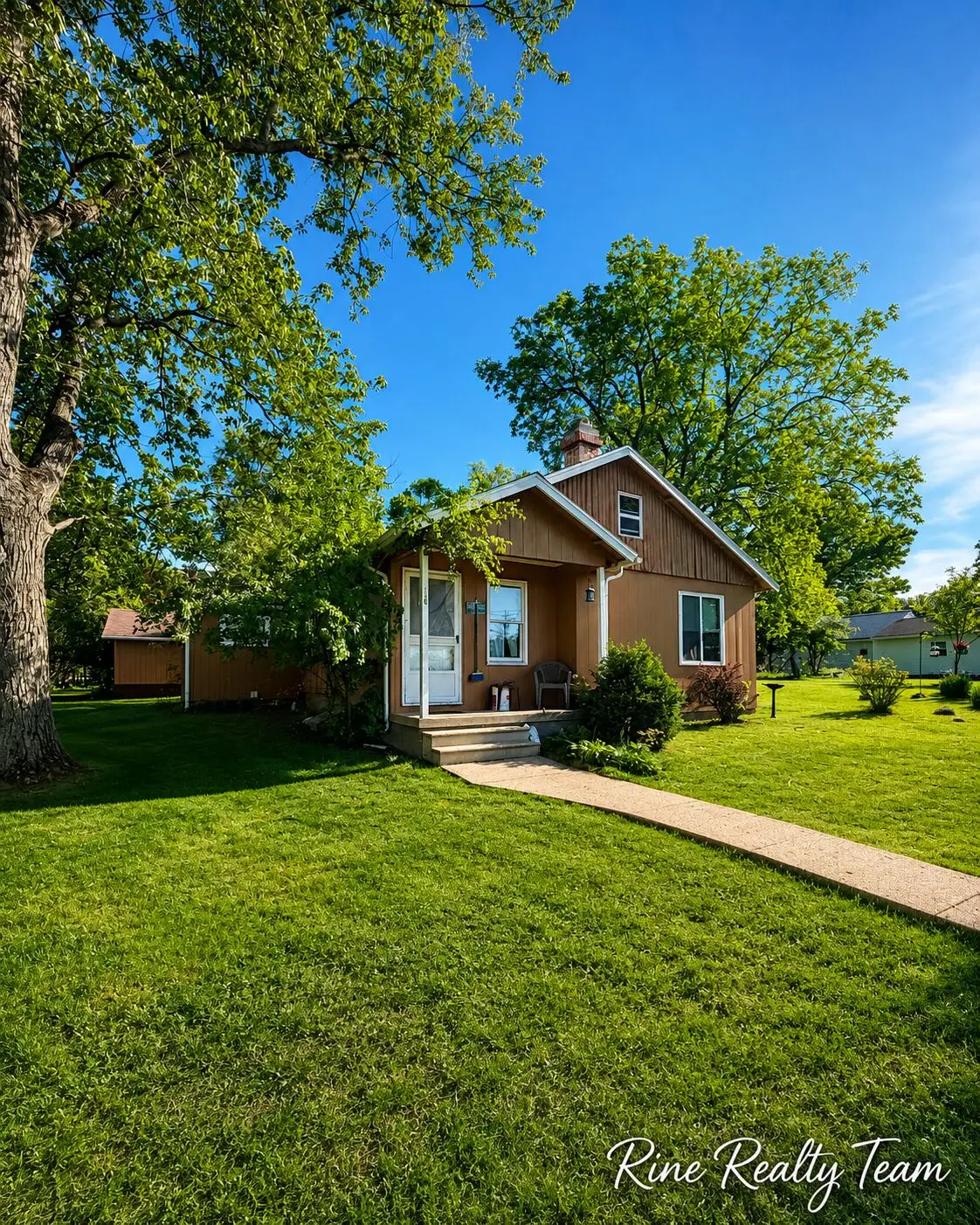 18 E Montgomery Street, Hillsdale, MI 49242 - #1