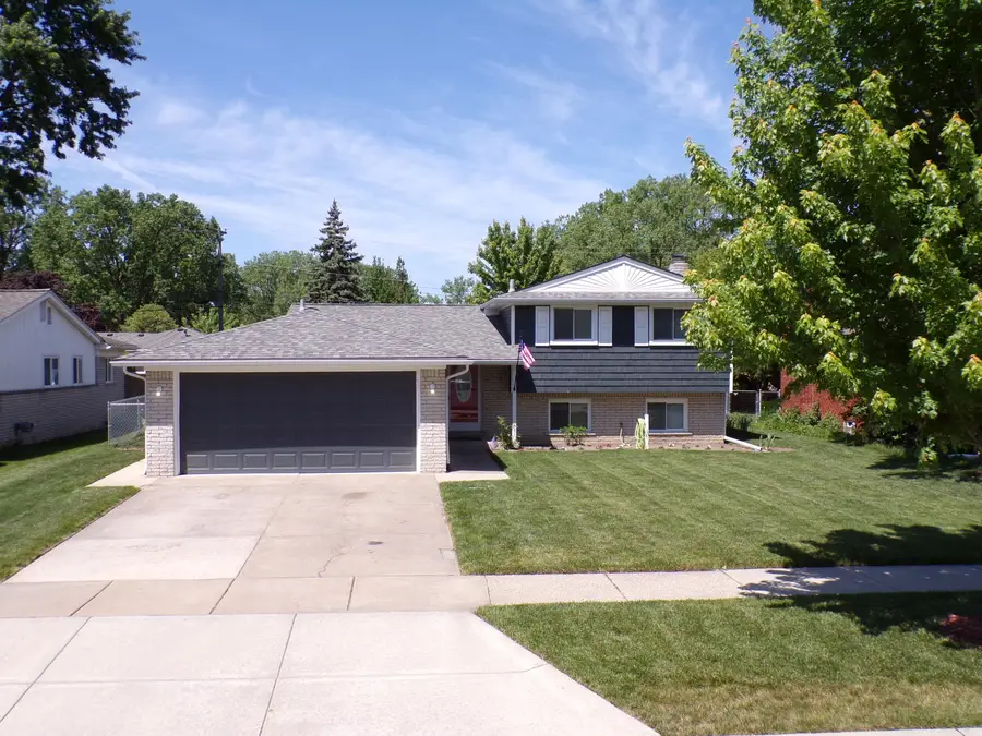 31541 Madison Avenue, Madison Heights, MI 48071 - #2