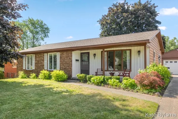 718 3 Mile Road Ne, Grand Rapids, MI 49505