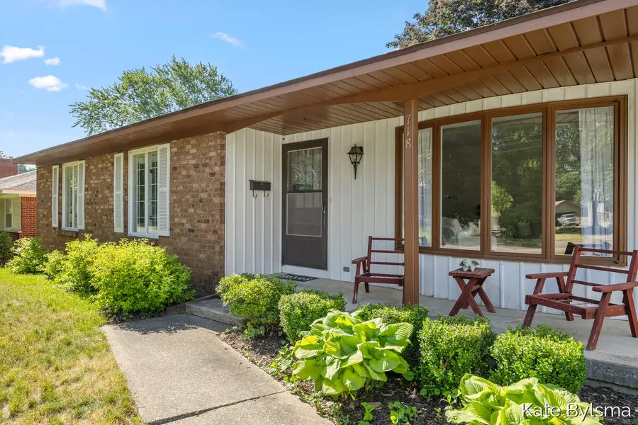 718 3 Mile Road Ne, Grand Rapids, MI 49505 - #2