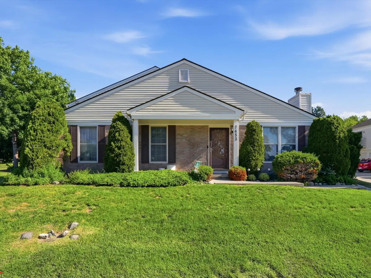7652 Woodview Drive, Waterford, MI 48327 - #1