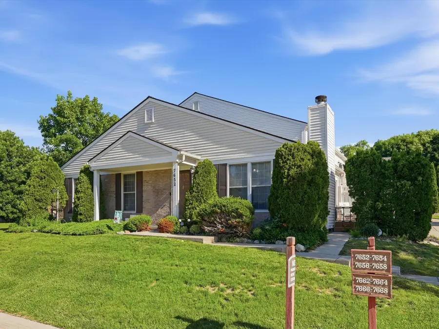 7652 Woodview Drive, Waterford, MI 48327 - #2