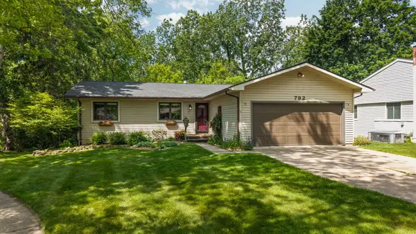 792 Knollwood Court, Saline, MI 48176