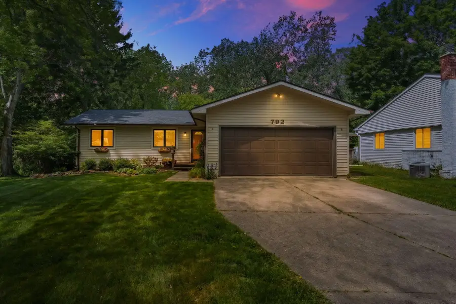 792 Knollwood Court, Saline, MI 48176 - #2