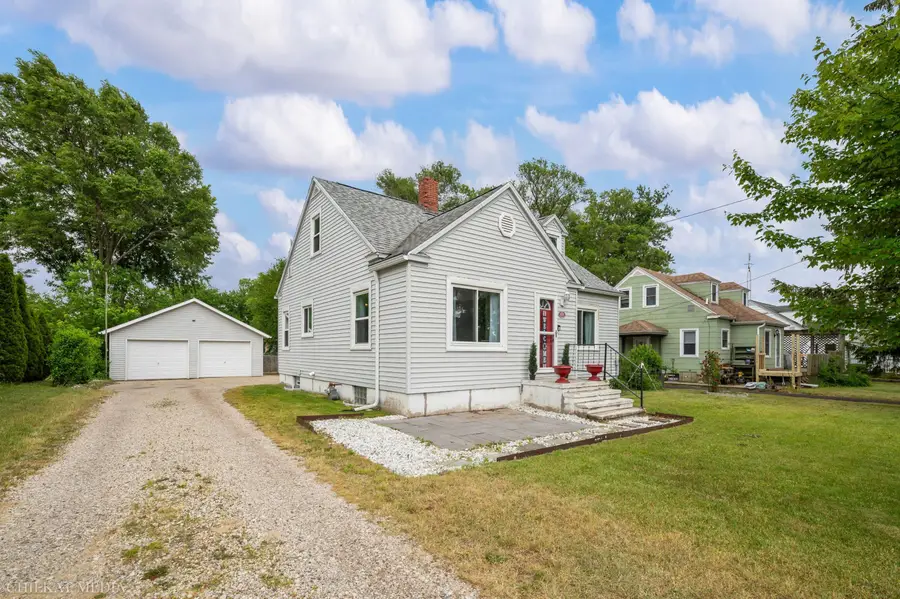 2225 S Cleveland Avenue, Saint Joseph, MI 49085 - #2