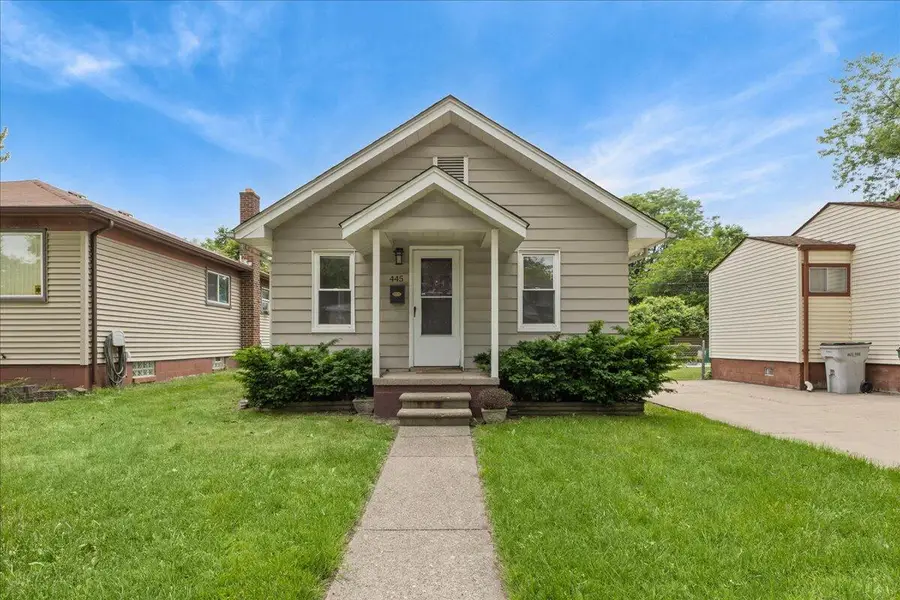 445 W Milton Avenue, Hazel Park, MI 48030 - #2