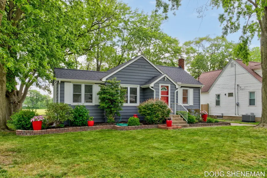 145 W Roosevelt Avenue, Zeeland, MI 49464 - #2