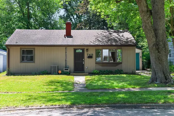749 Denway Drive, Kalamazoo, MI 49008