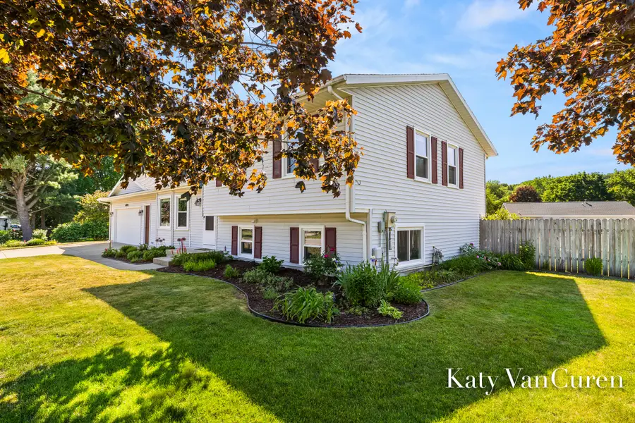 6091 Rogue River Meadows Drive Ne, Belmont, MI 49306 - #2