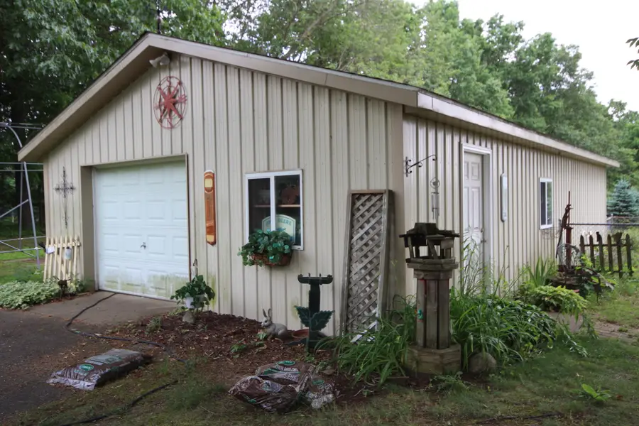 1550 E Y Avenue, Vicksburg, MI 49097 - #2