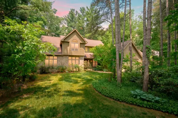 5434 Saddle Club Drive, Kalamazoo, MI 49009