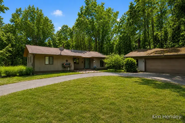 4736 Burton Street Se, Grand Rapids, MI 49546