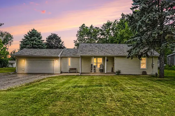 11332 Crestview Drive E, Cement City, MI 49233