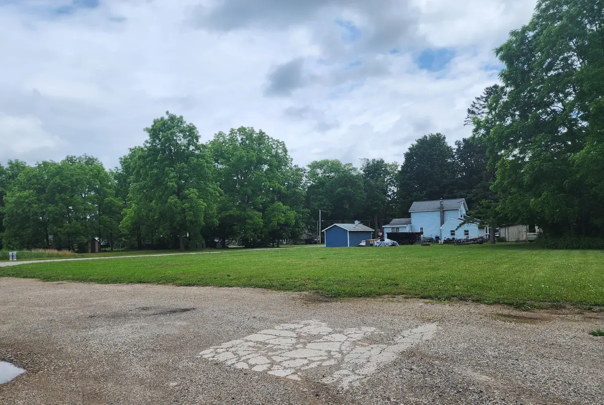 320 E Vine Street, Vicksburg, MI 49097 - #1