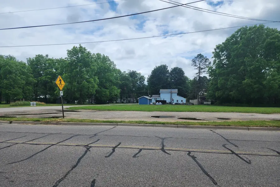 320 E Vine Street, Vicksburg, MI 49097 - #3