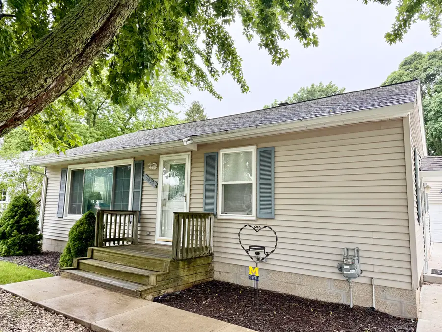 2038 Columbus Avenue, Muskegon, MI 49441 - #2