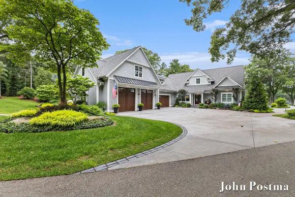 18809 N Fruitport Road, Spring Lake, MI 49456