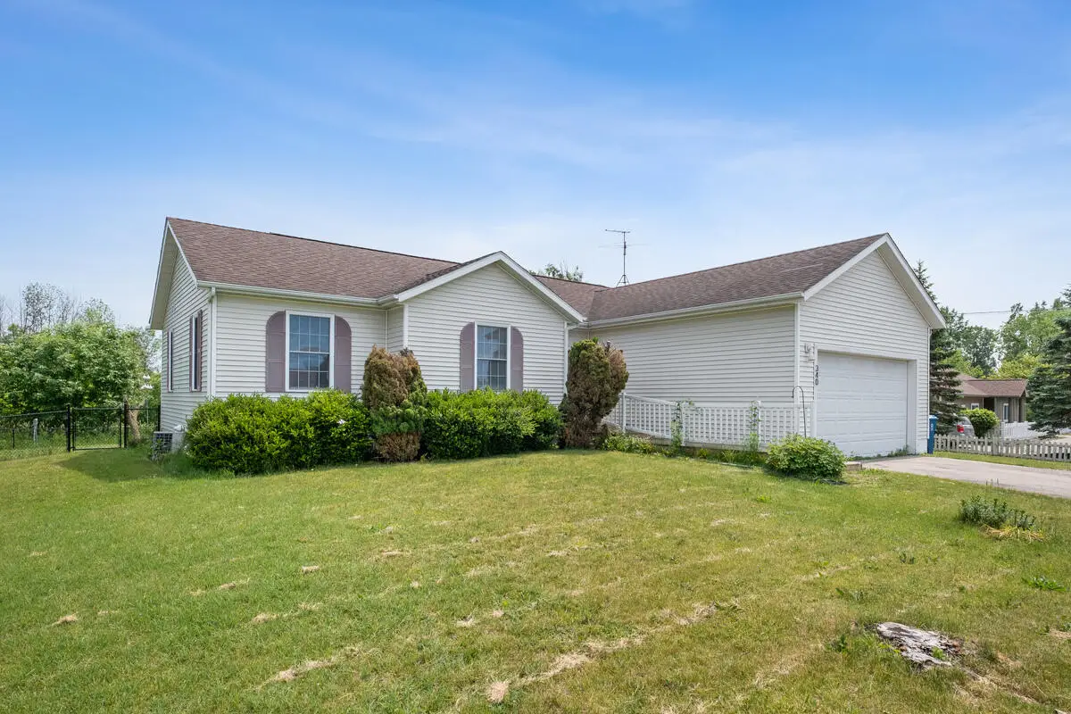 340 64th Avenue N, Coopersville, MI 49404 - #1