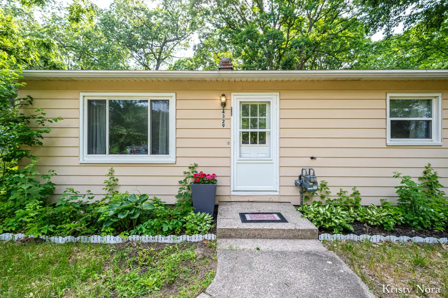 4329 Laura Street Nw, Comstock Park, MI 49321 - #2