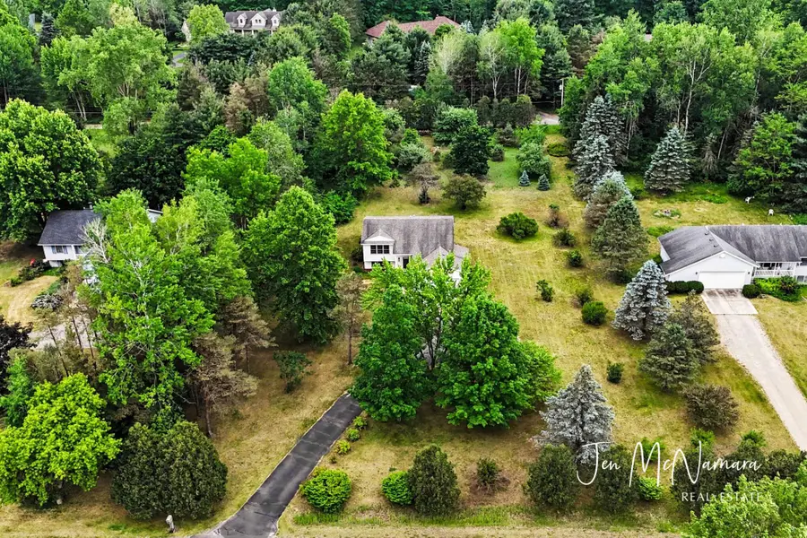 4050 Rector Street Ne, Rockford, MI 49341 - #2
