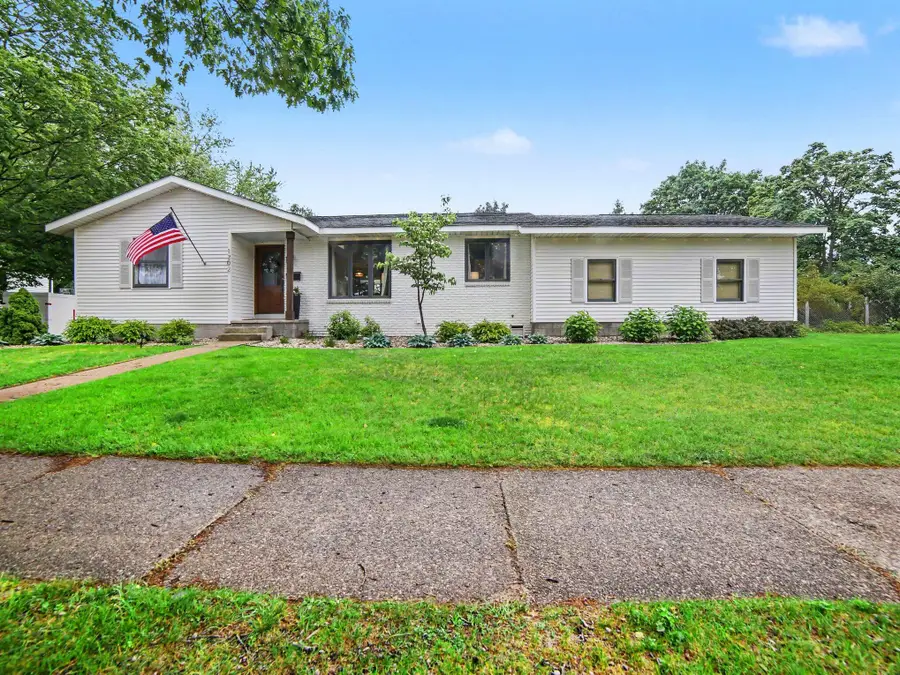 1202 Woodlawn Avenue, Grand Haven, MI 49417 - #2