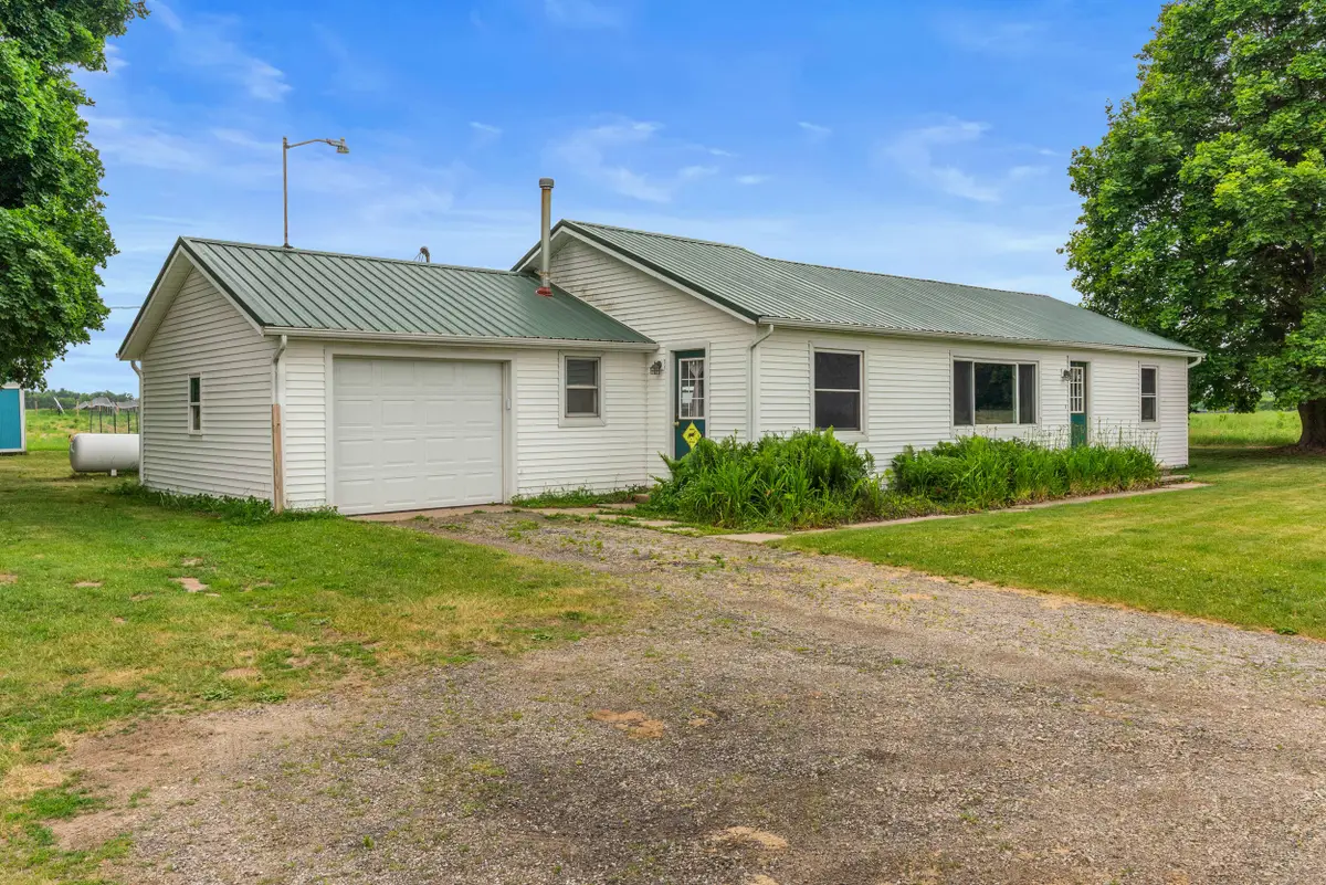 5651 W Chicago Road, Jonesville, MI 49250 - #1