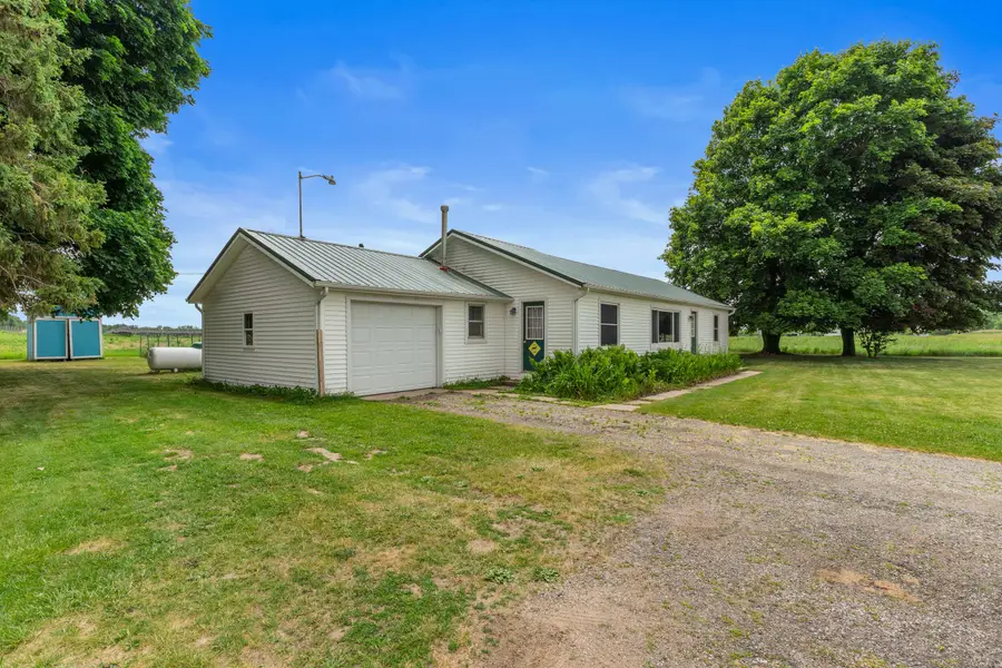 5651 W Chicago Road, Jonesville, MI 49250 - #2