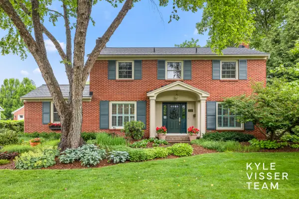 2547 Maplewood Drive Se, East Grand Rapids, MI 49506