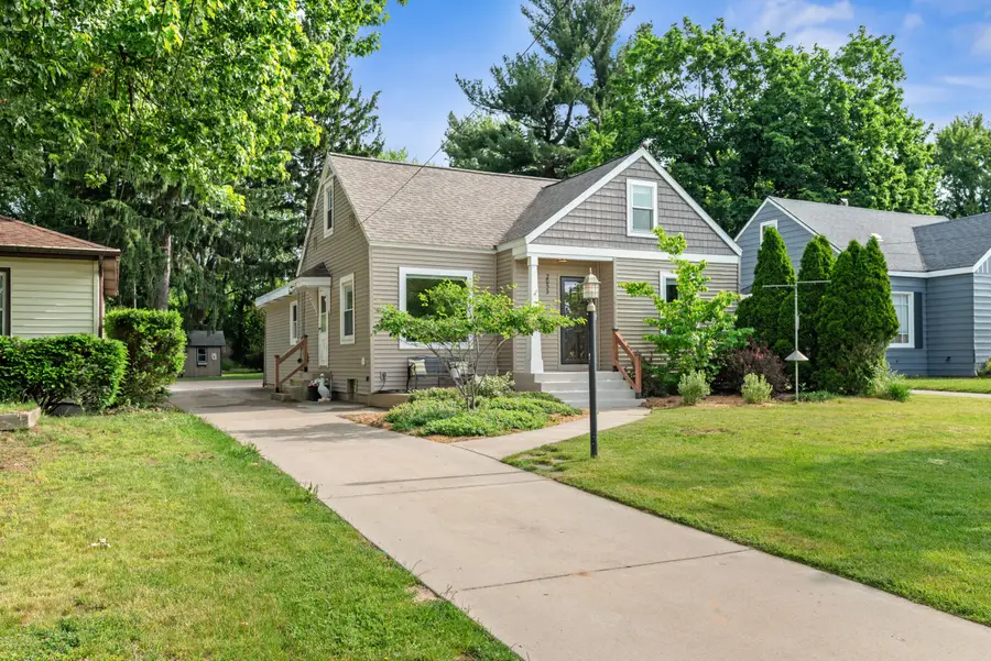 2053 Seventh Street Nw, Grand Rapids, MI 49504 - #3