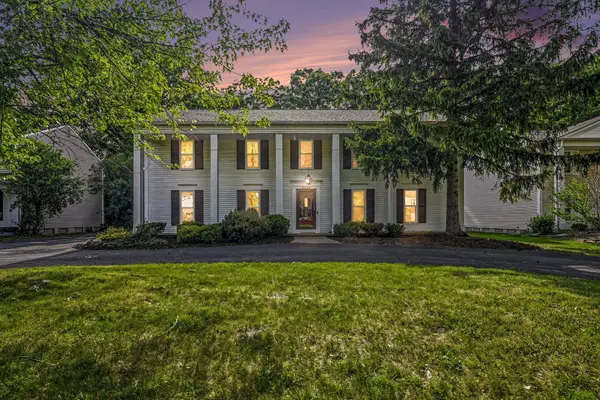 5535 S Piccadilly Circle, West Bloomfield, MI 48322