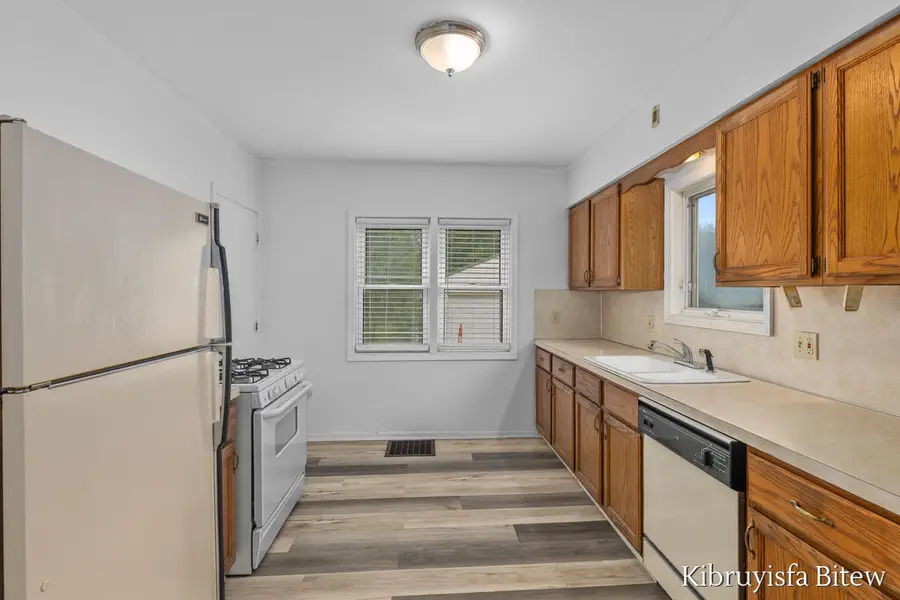 2453 Byron Center Avenue Sw, Wyoming, MI 49519 - #3