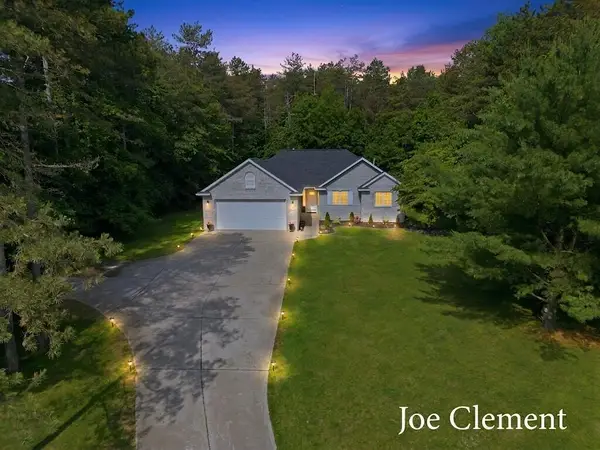 9347 Cedar Pines Lane Ne, Sparta, MI 49345