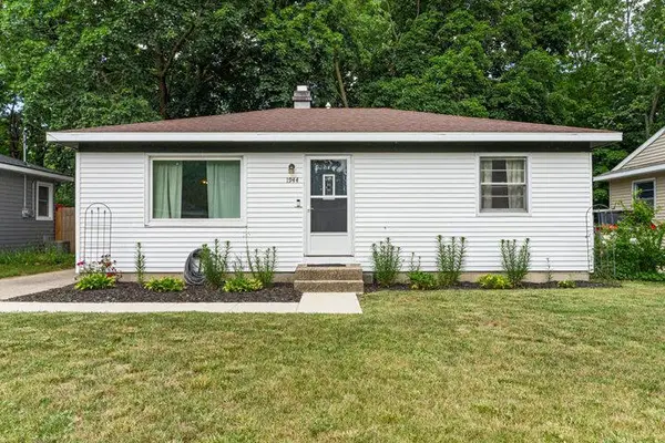 1944 Oakcliff Drive Ne, Grand Rapids, MI 49525