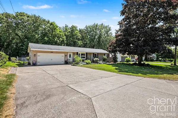 15888 Vinecrest Avenue, Spring Lake, MI 49456