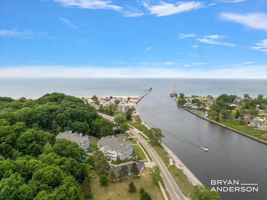 810 S Harbor Drive #22, Grand Haven, MI 49417 - #2