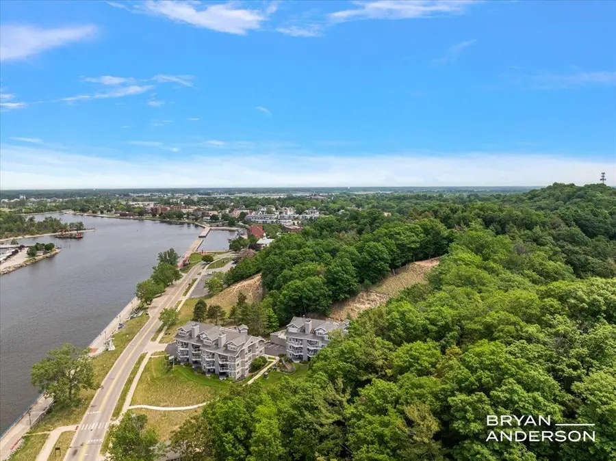 810 S Harbor Drive #22, Grand Haven, MI 49417 - #3
