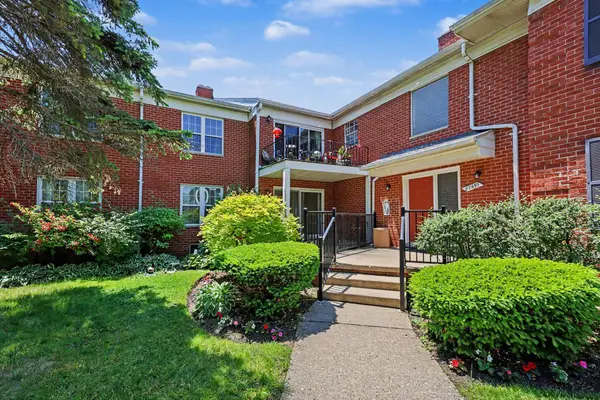 27653 W Echo Valley W #113, Farmington Hills, MI 48334