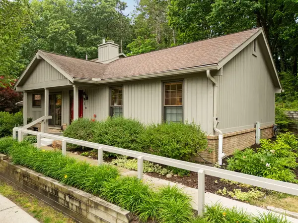 2202 Pine Grove Court, Ann Arbor, MI 48103