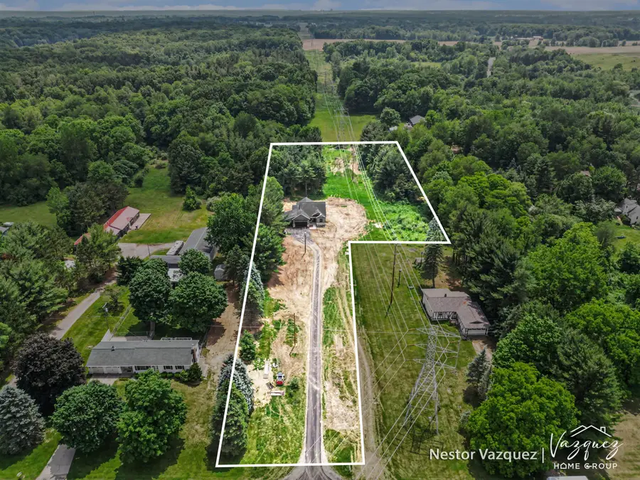 186 9 Mile Road Ne, Comstock Park, MI 49321 - #2