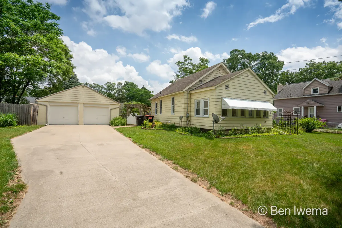 3710 Oriole Avenue Sw, Wyoming, MI 49509 - #1