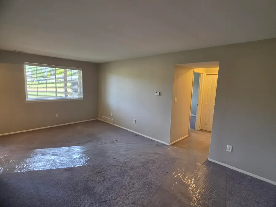45290 Keding Street #101, Utica, MI 48317 - #2